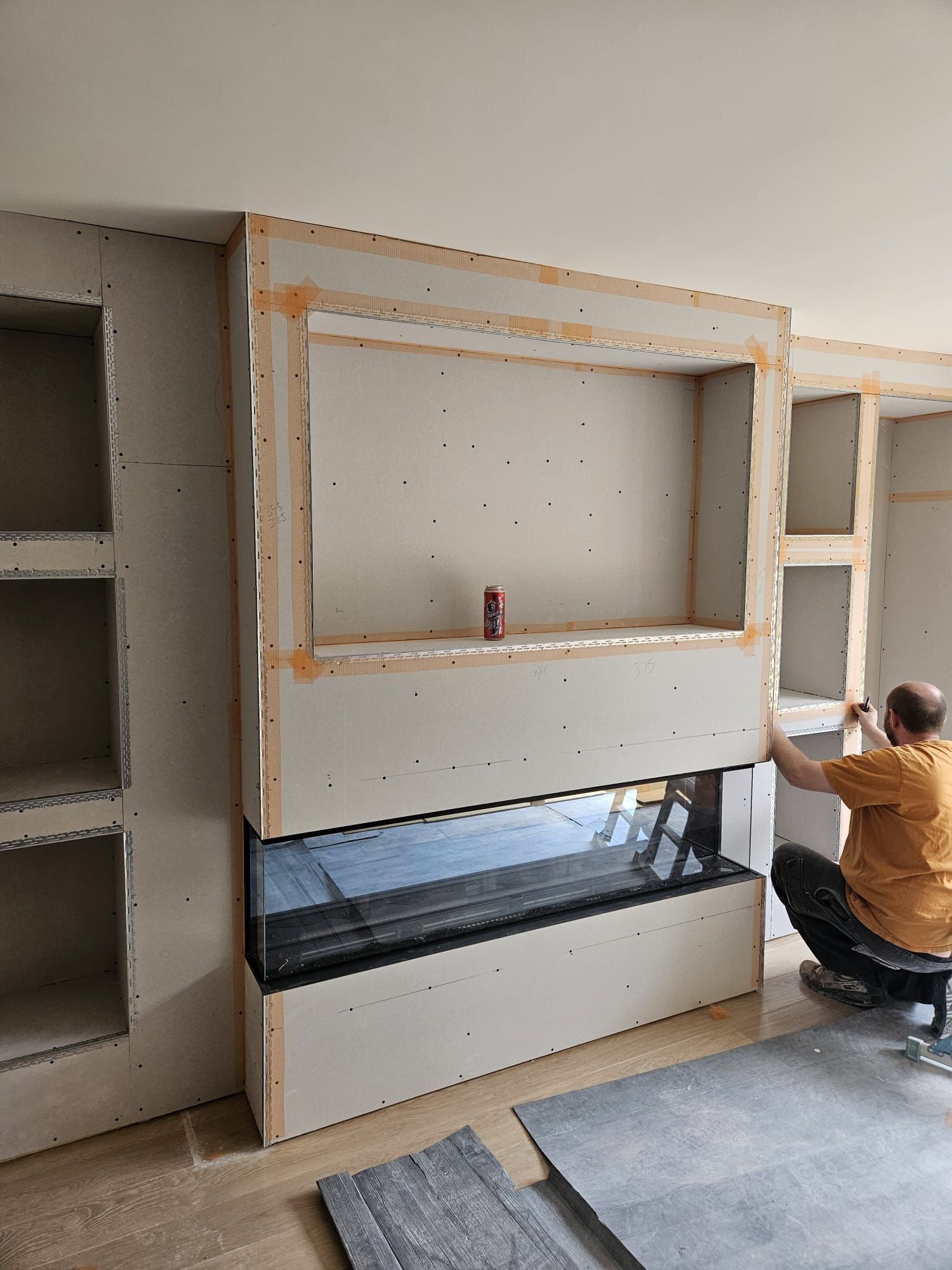 Boarded media wall with formed display niches and TV recess